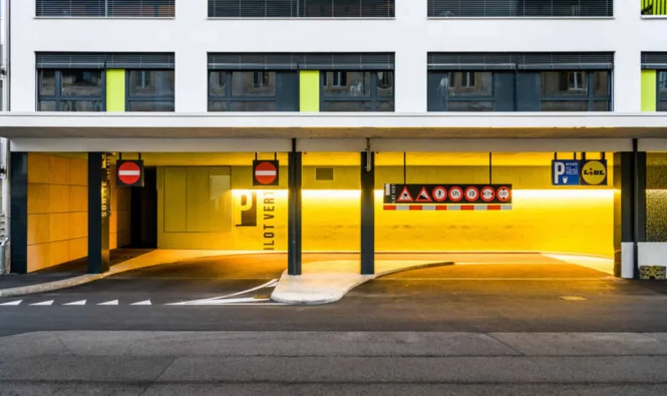 Arcade, showroom, locali NUOVI di 340 m2 in affitto a La Chaux-de-Fonds
