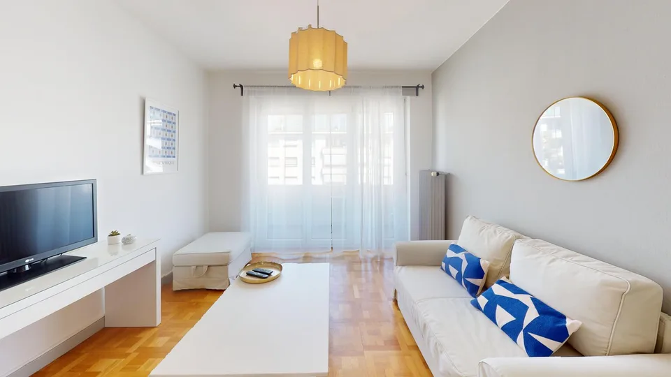 Luminous 2-bedroom apartment Located near Rue de Lyon, close to Geneva city centre