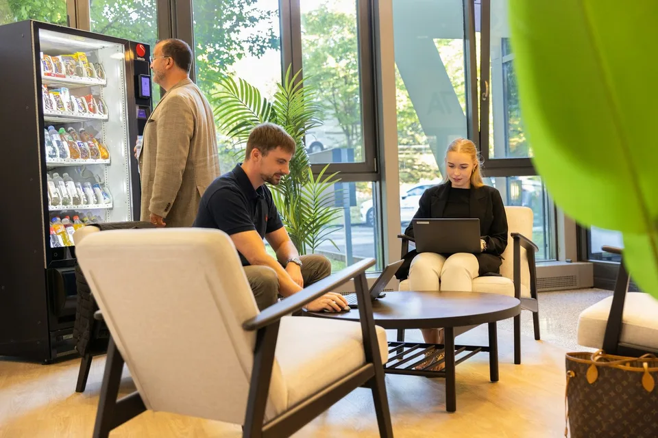 GWERB7 - 346m2 Espace de bureau attractif avec showroom et entrée lounge à Aesch!