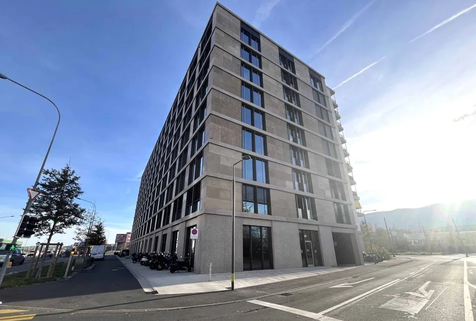 Moderne und helle Büroräume 620 m² Bahnhof Lancy Bachet