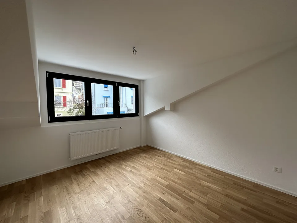 Moderne 2.5-Zimmerdachwohnung im 3. Stock mit Balkon