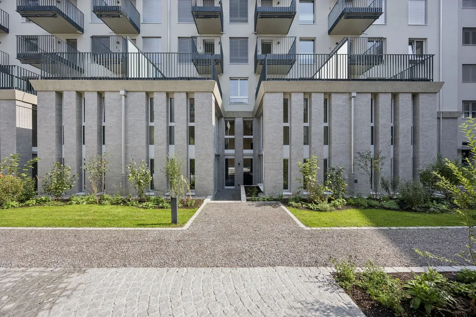 First Rental: Modern Split-Level Apartment with Charm in Zürich-Oerlikon