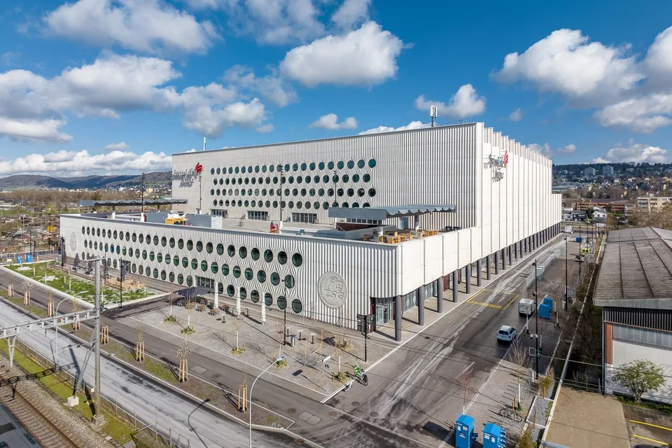 Diverses surfaces utilisables dans la Swiss Life Arena