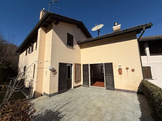 Umschlossen von Grün, Einfamilienhaus in Barbengo