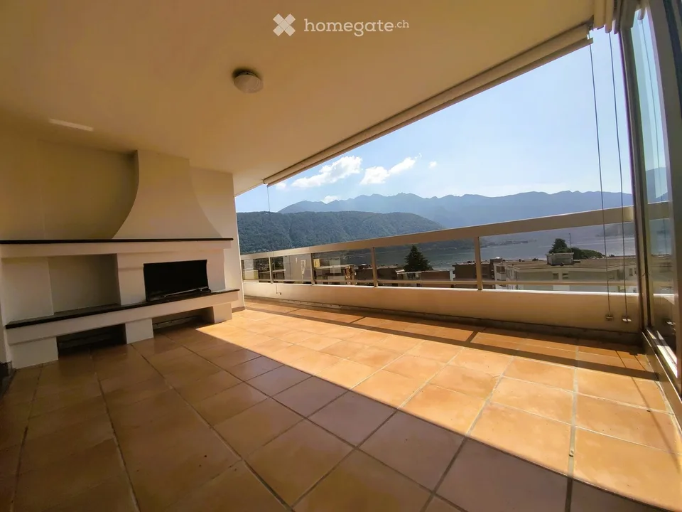 Wünderschönes Attikawohn mit See und Berge Panoramablick360