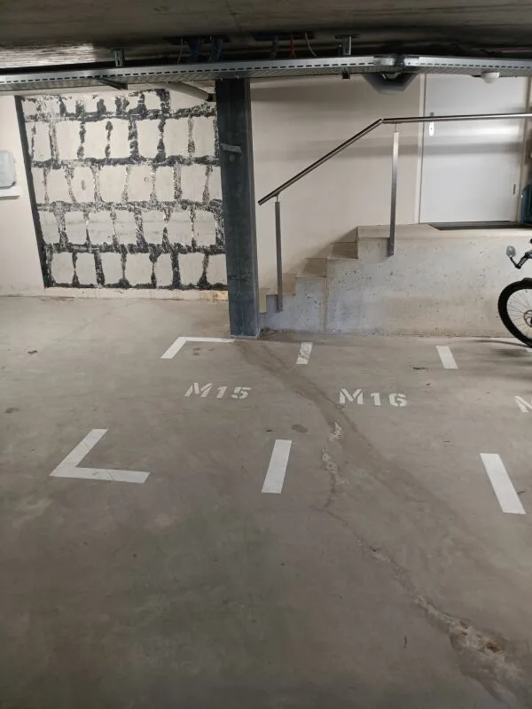 Motorrad-Einstellhallenplätze
