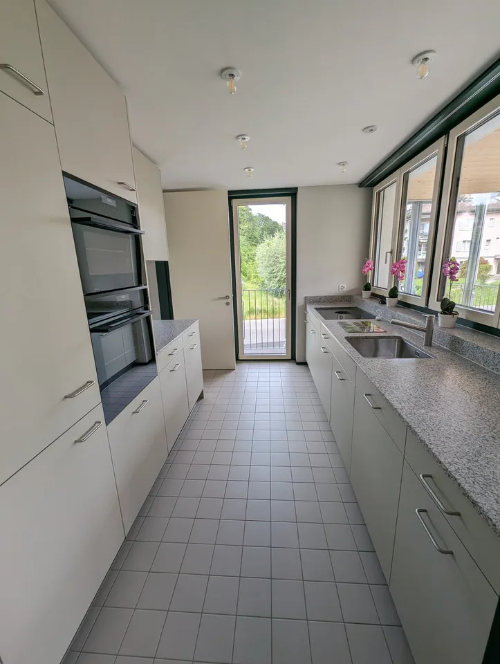 Appartement moderne 4.5 pièces dans un immeuble neuf avec balcon