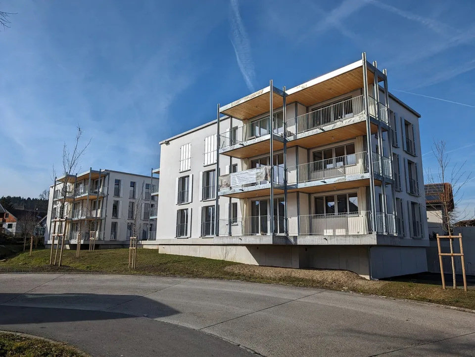 Moderne 4.5-Zimmer-Wohnung in Neubau mit Balkon