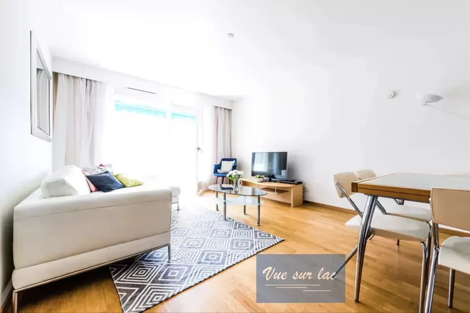 Schönes möbliertes Apartment direkt am Wasser, im Zentrum von Montreux