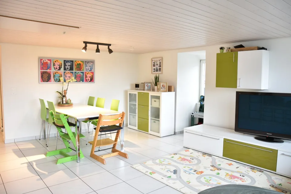 Dachwohnung mit grosser Terrasse und Weitsicht auf Jura