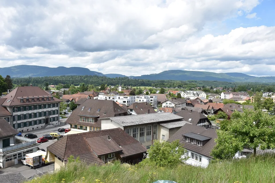 Dachwohnung mit grosser Terrasse und Weitsicht auf Jura