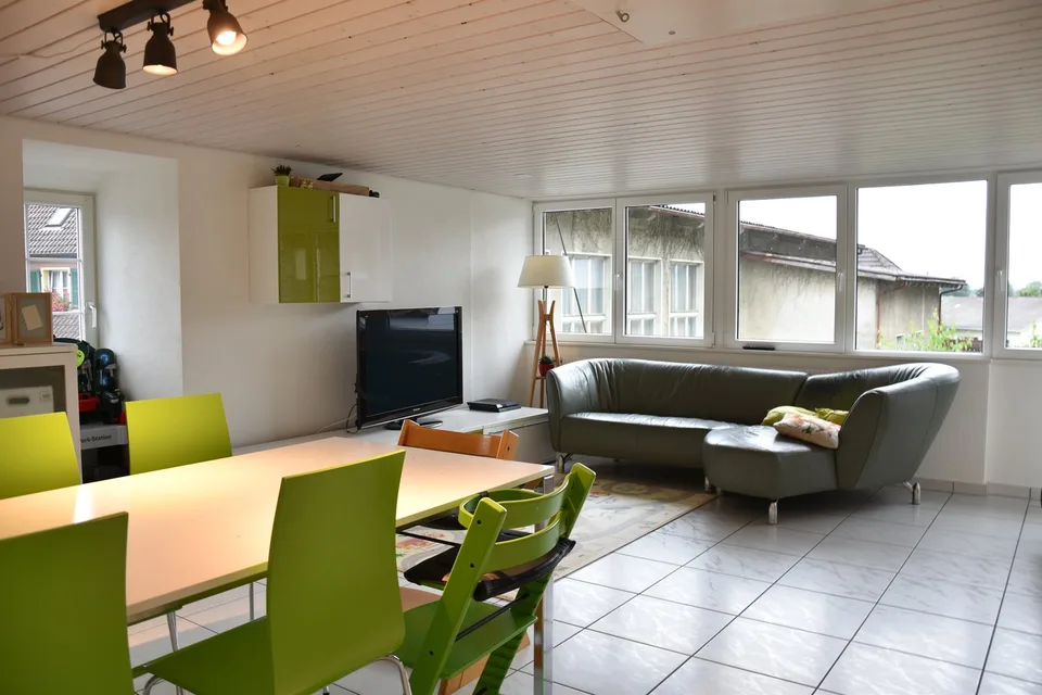 Dachwohnung mit grosser Terrasse und Weitsicht auf Jura