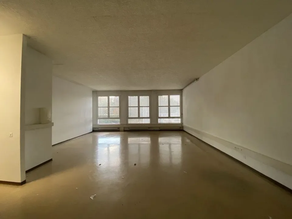 Bright studio in industrial area – photo 6 of 6