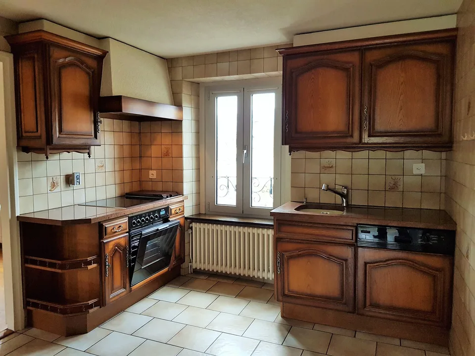 Magnifique appartement de 4,5 pièces avec cheminée à Val-de-Travers