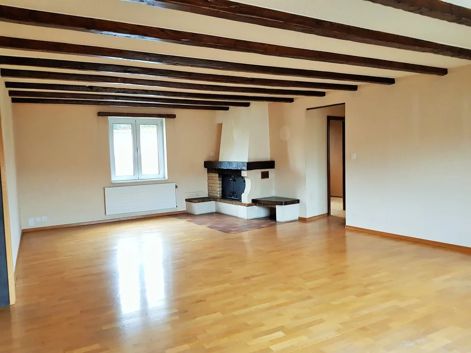 Schönes 4,5-Zimmer-Apartment mit Kamin in Val-de-Travers