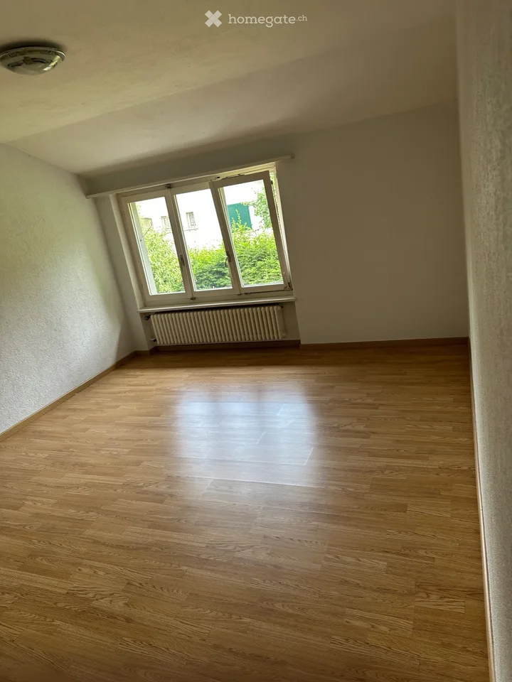 Wohnung mit 3,5 Zimmern im ersten Stock
