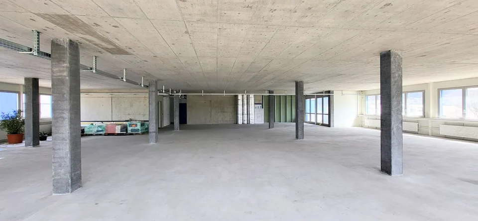1500m² - Flexible Commercial Space on A1