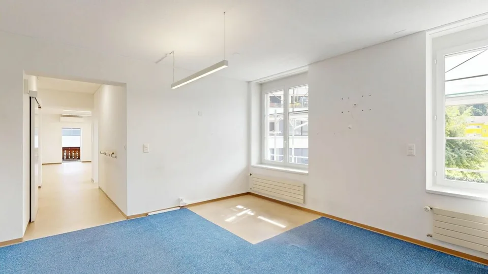 Espace de pratique/commercial polyvalent avec possibilité de parking