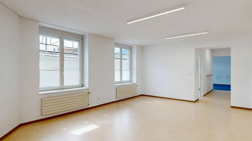 Espace de pratique/commercial polyvalent avec possibilité de parking