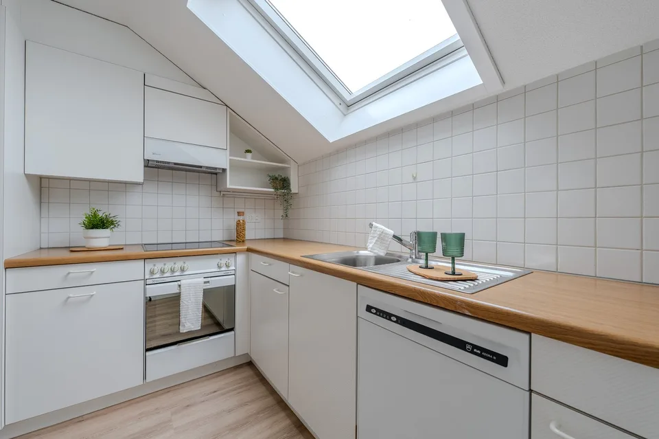 Lichtdurchflutet, ruhig, einzigartig  Ihre neue Dachwohnung