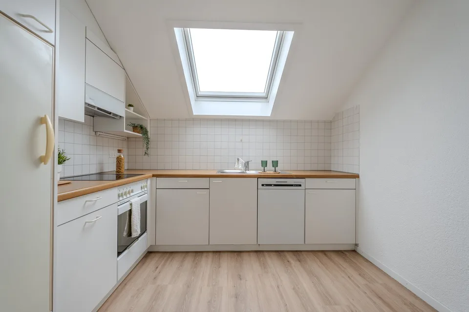 Lichtdurchflutet, ruhig, einzigartig  Ihre neue Dachwohnung