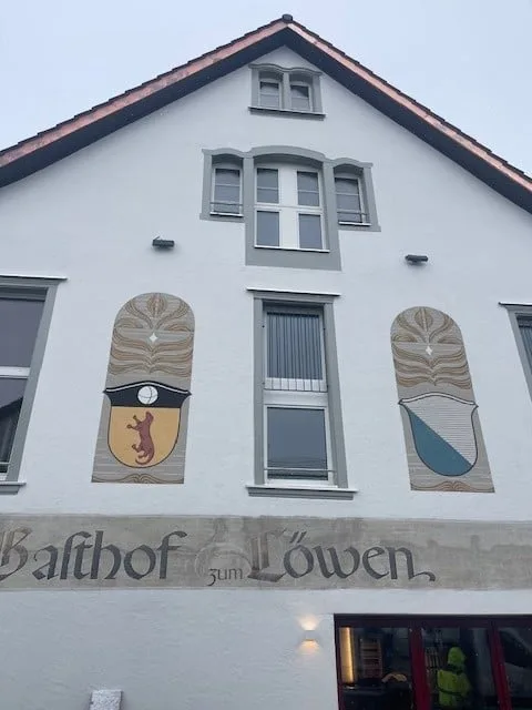 Erstvermietung: Moderne, historische Dachwohnung mit 65 m2 Terrasse «Löwen» in Gossau ZH