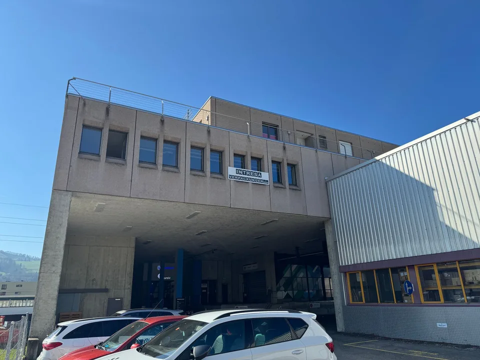 485m² - Spazio commerciale flessibile – uso polivalente a Münsingen