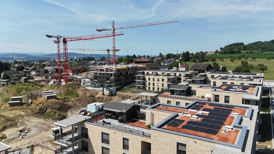 Ganz oben. Ganz frei. Ganz Zuhause - exklusive 3.5-Zi.-Attikawohnung in Berg