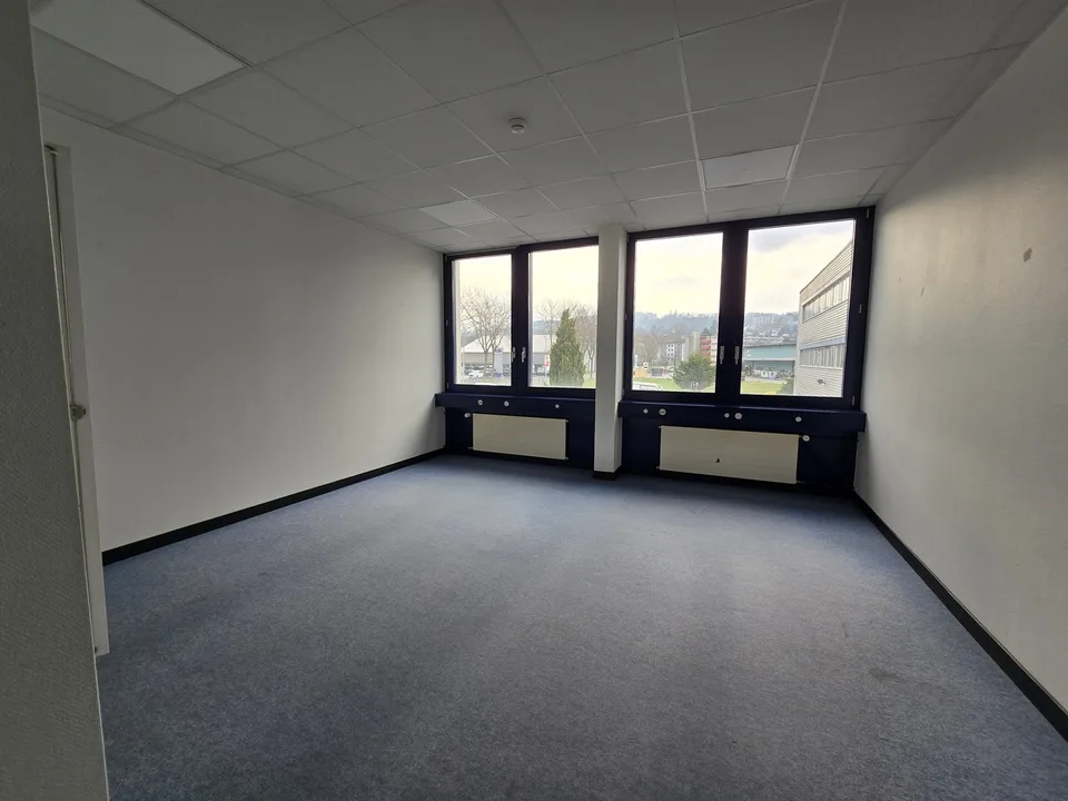 Office of 280m2 - Proximity to highway/train station – photo 6 of 8