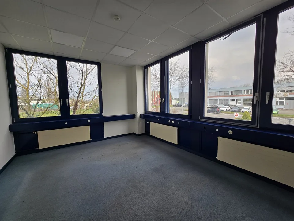 Ufficio di 280m2 - Vicinanza autostrada/stazione