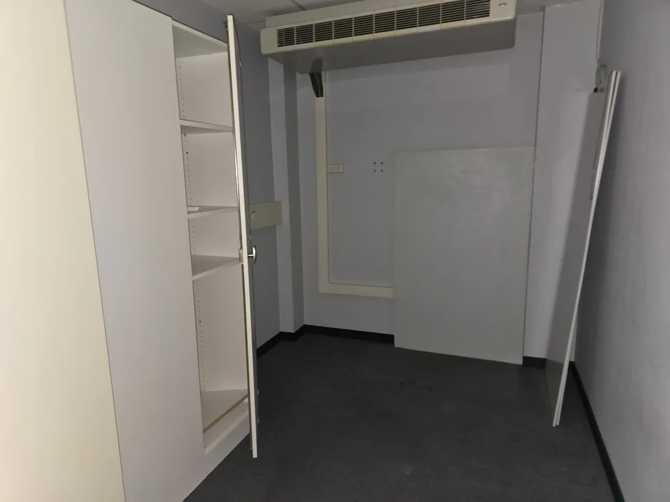 Office of 280m2 - Proximity to highway/train station – photo 8 of 8