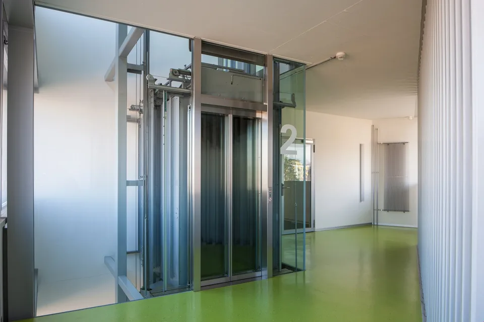 Beerhaus: Spazi ufficio attraenti / Piano intero con ca. 1''''515 m²
