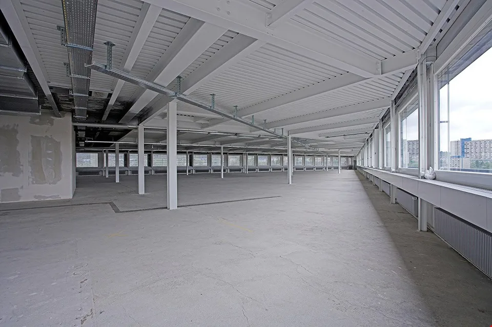 Beerhaus: Spazi ufficio attraenti / Piano intero con ca. 1''''515 m²