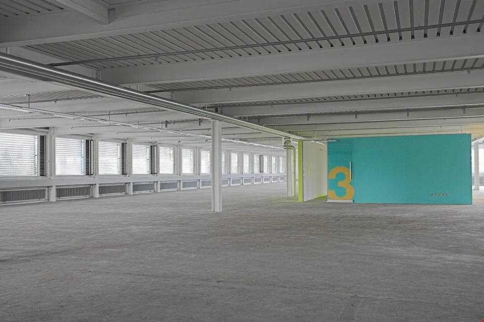 Beerhaus: Spazi ufficio attraenti / Piano intero con ca. 1''''515 m²