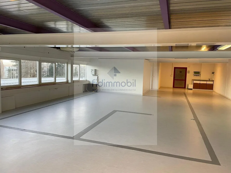 Local commercial / artisanal de 172 m² à louer à Bevaix – Foto 7 von 10