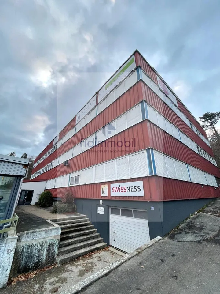 Local commercial / artisanal de 172 m² à louer à Bevaix