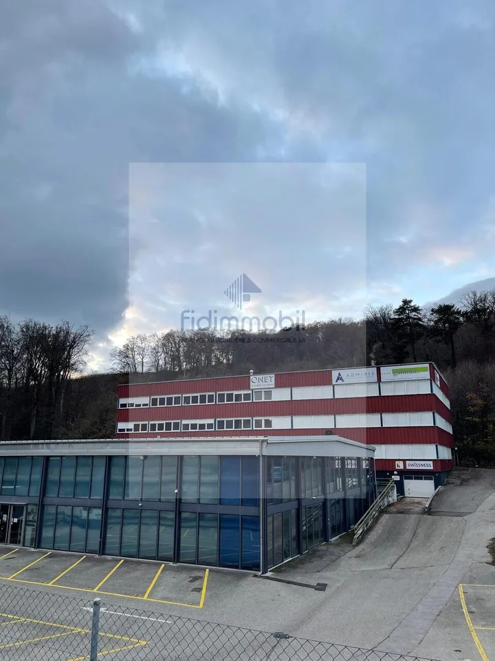 Local commercial / artisanal de 172 m² à louer à Bevaix