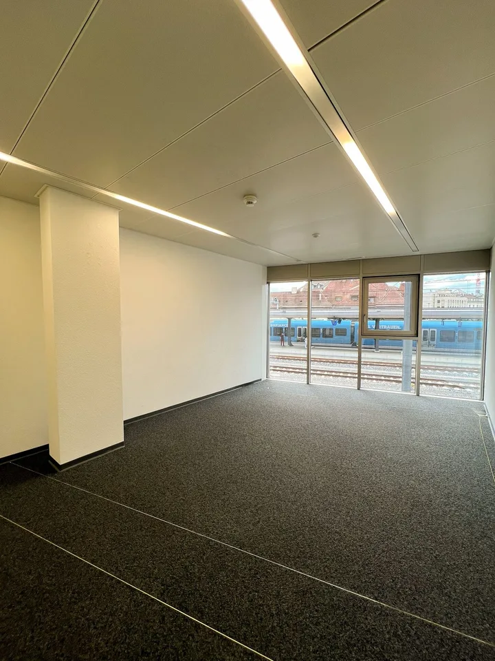 Surface commerciale à louer – 23,5 m² au cœur de la gare de Fribourg