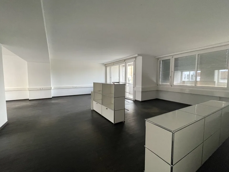 Spazi commerciali attraenti à total ca. 153 m², affitto parziale possibile