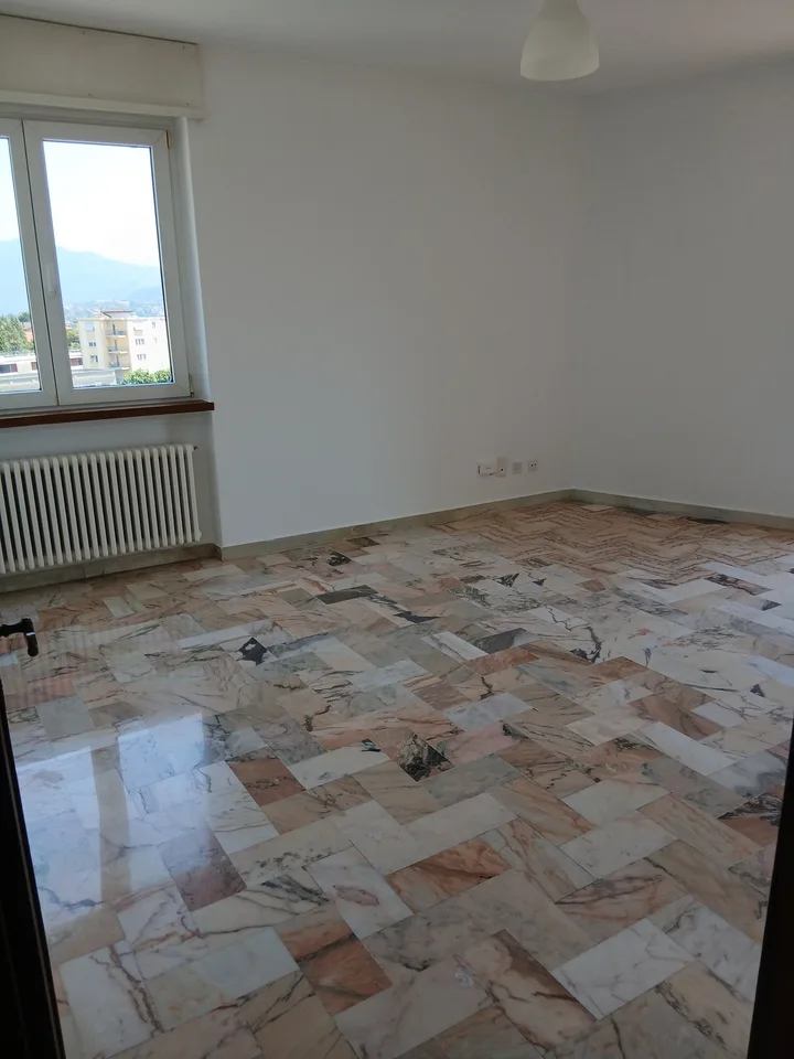 Zweieinhalb-Zimmer-Wohnung im 5. und letzten Stock