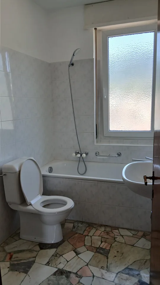 Zweieinhalb-Zimmer-Wohnung im 5. und letzten Stock – Foto 6 von 6