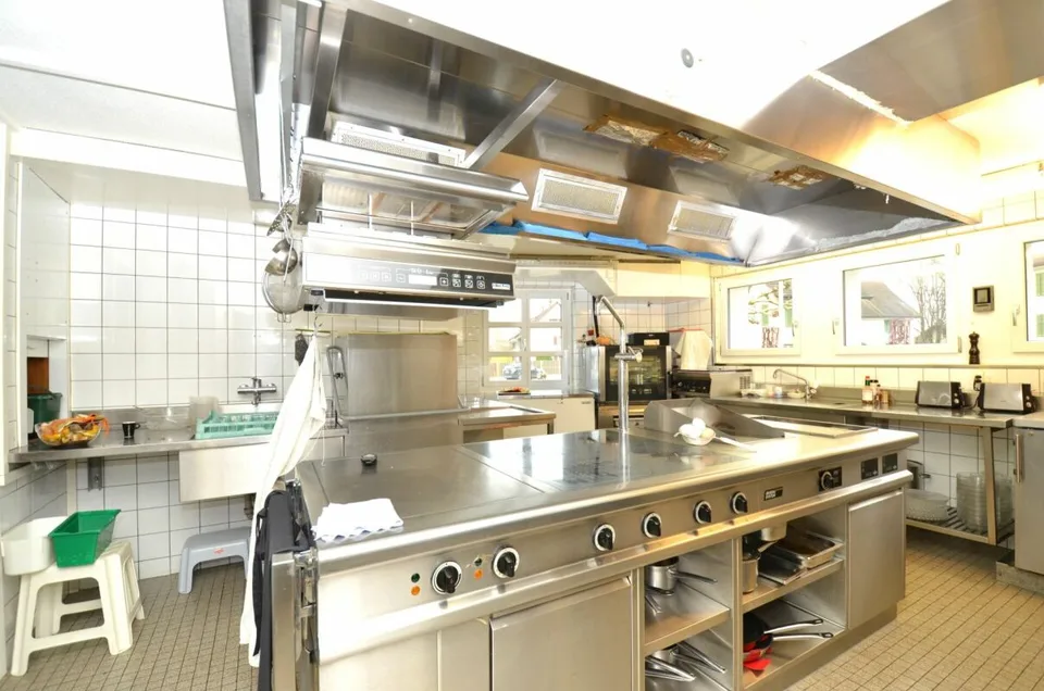 Traditionslokal mit 6 Zimmern und 4.5 Zimmer-Dachwohnung im Zentrum von Matzingen – Foto 7 von 18