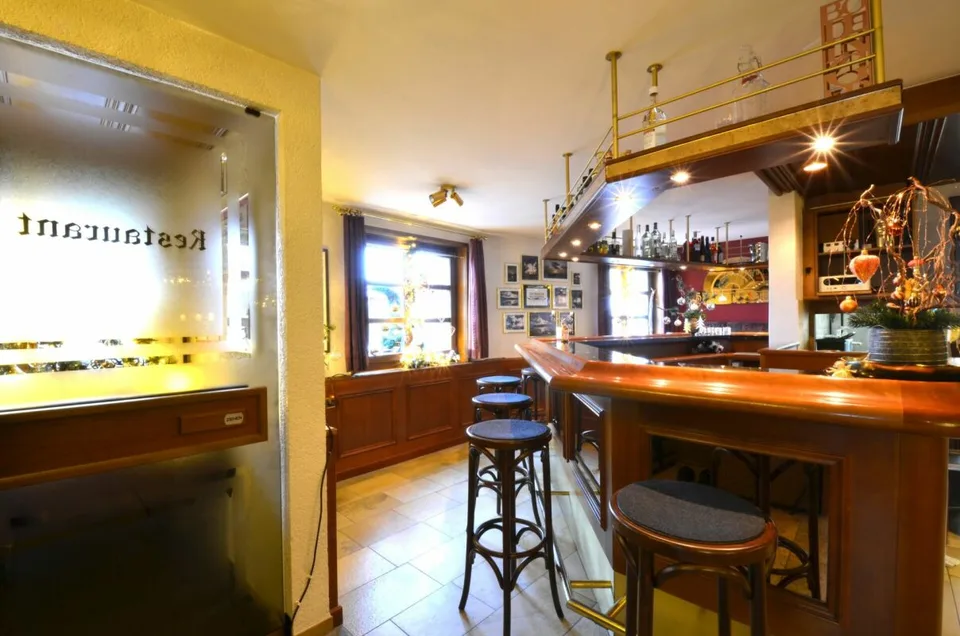 Traditionslokal mit 6 Zimmern und 4.5 Zimmer-Dachwohnung im Zentrum von Matzingen