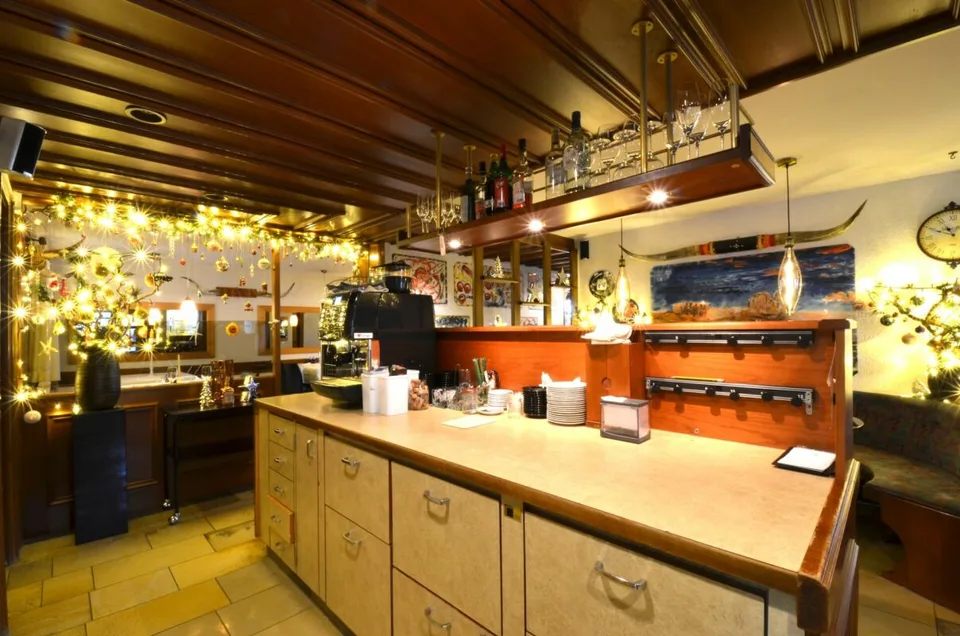 Traditionslokal mit 6 Zimmern und 4.5 Zimmer-Dachwohnung im Zentrum von Matzingen