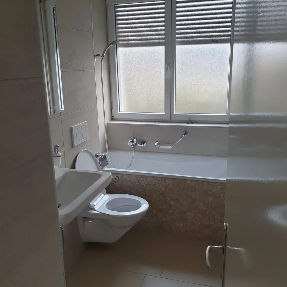 schöne und geräumige 2 Zimmer Wohnung