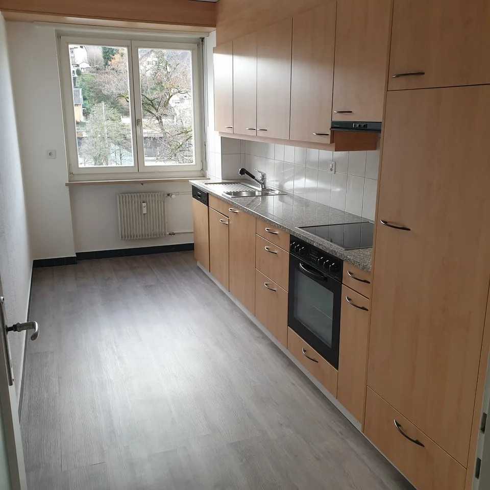 schöne und geräumige 2 Zimmer Wohnung