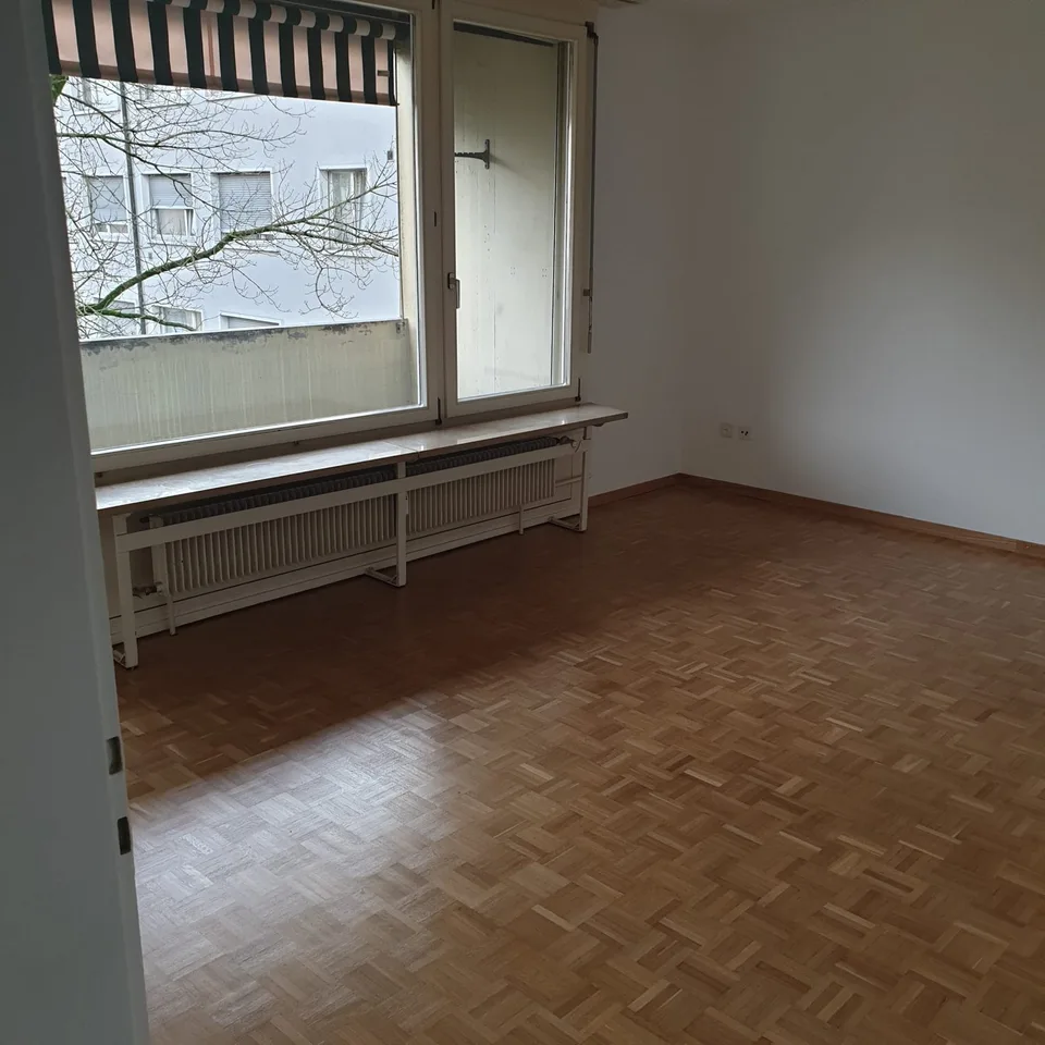 schöne und geräumige 2 Zimmer Wohnung