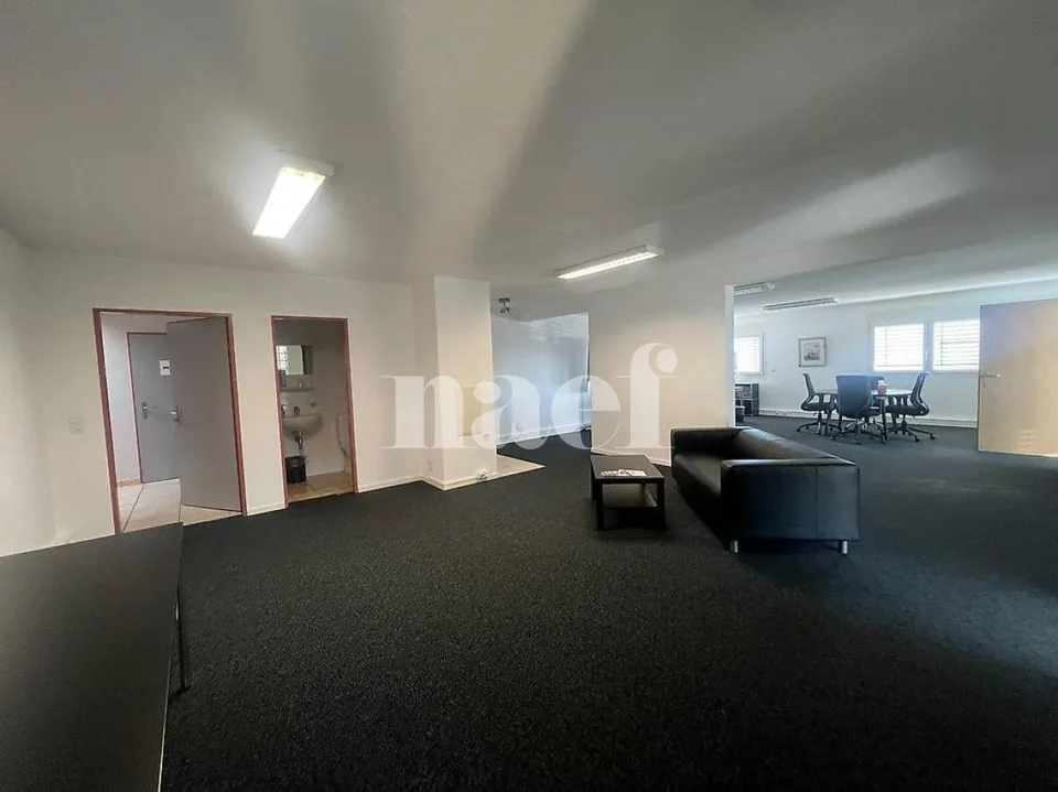 Ampia superficie di ca. 117m2 al 1° piano con uffici separati