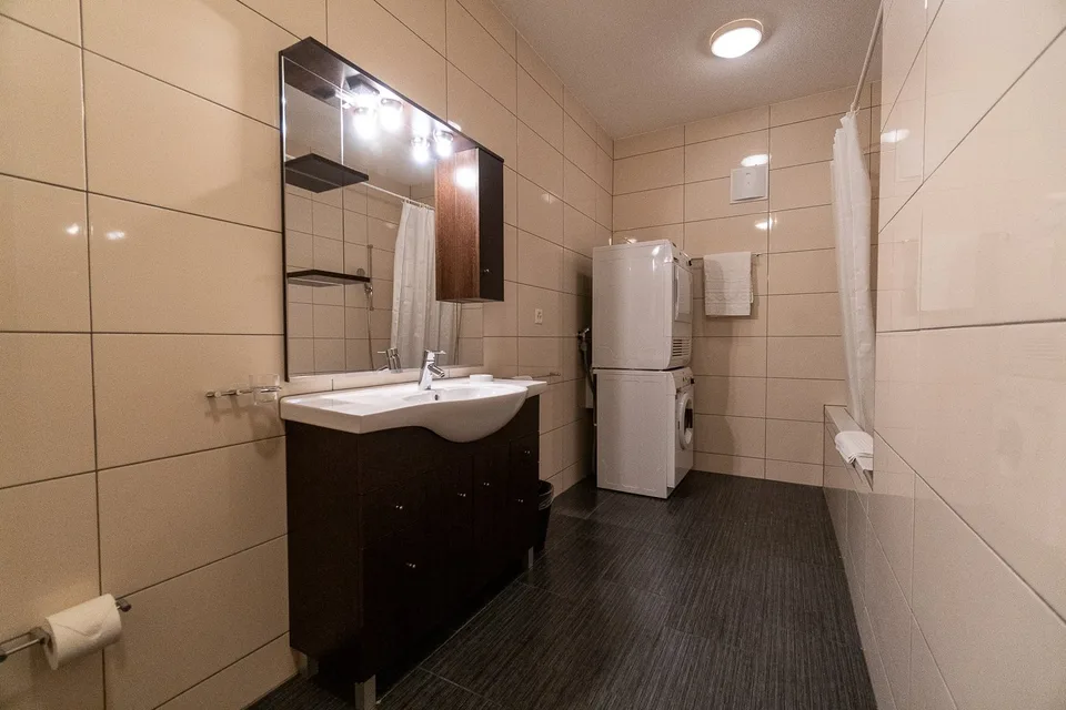 Appartement Deluxe Meublé – 2 Chambres avec Services Hôteliers – photo 9 sur 10