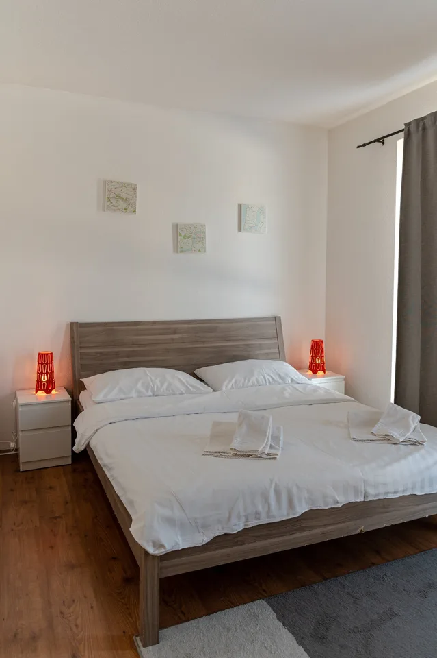 Appartement Deluxe Meublé – 2 Chambres avec Services Hôteliers